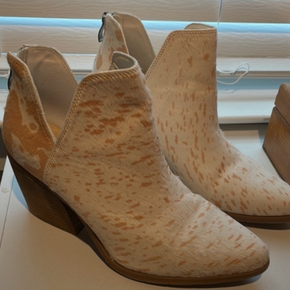 Micheal Shannon cowprint booties Size 9. In gently used condition.